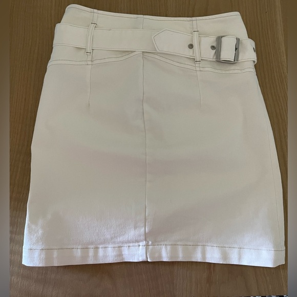 Free People| Livin it up pencil mini skirt, white denim skirt with belt•••CUTE - Picture 5 of 13
